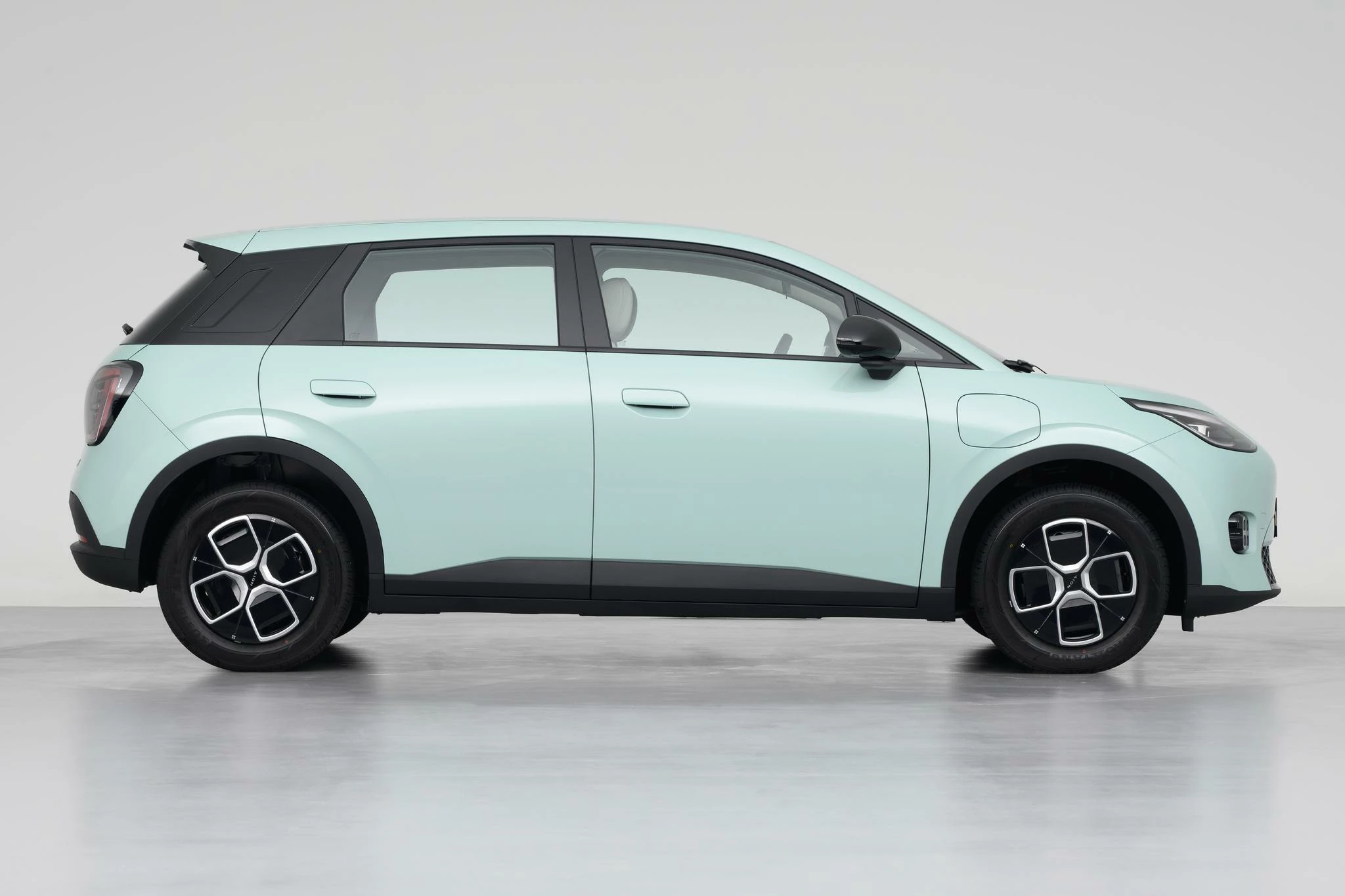 Автомобиль GAC AION UT (2025)