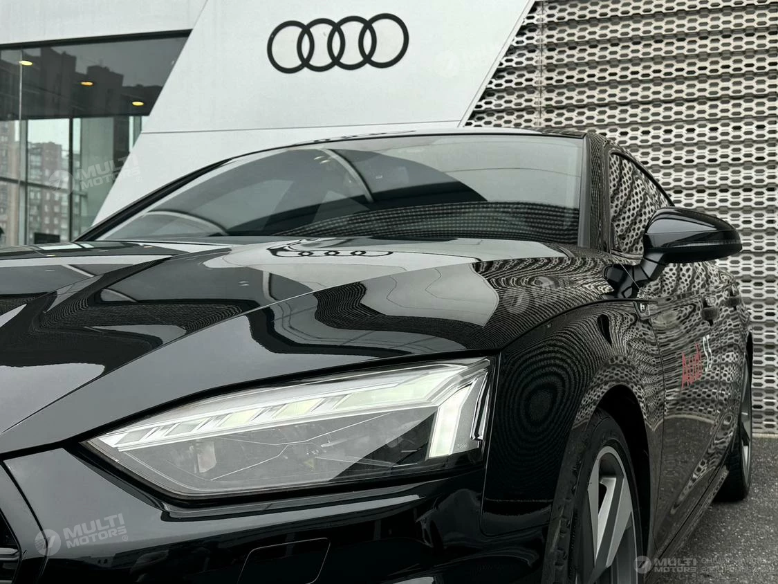 Автомобиль Audi S5 (2024)
