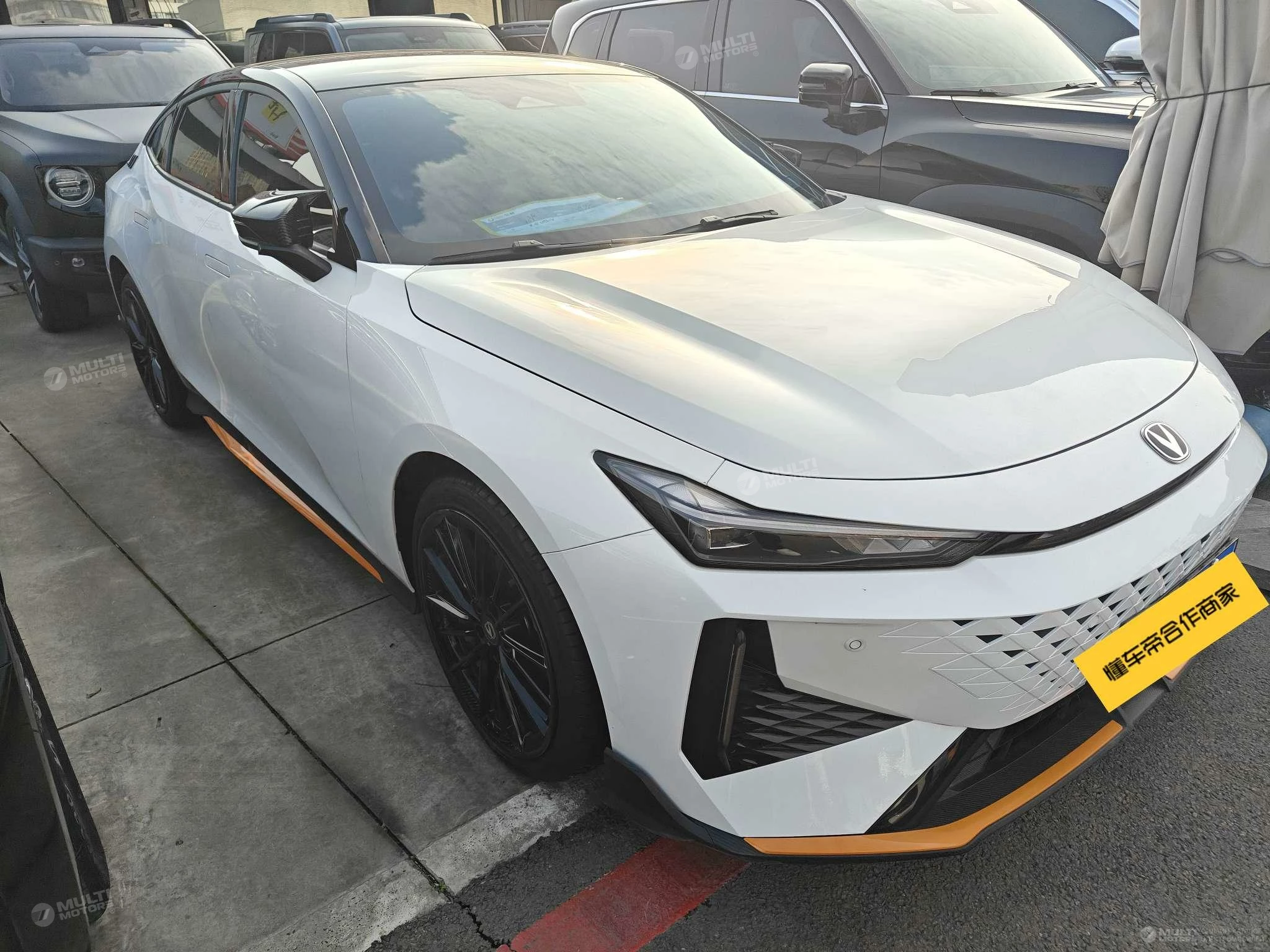  UNI-V 1.5T Premium Sport