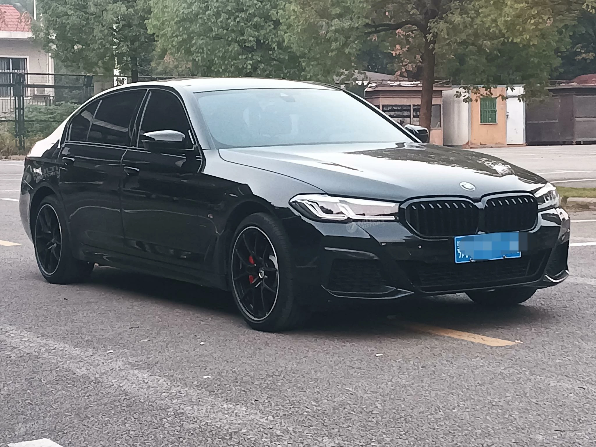  5 Series 530Li leading M sport