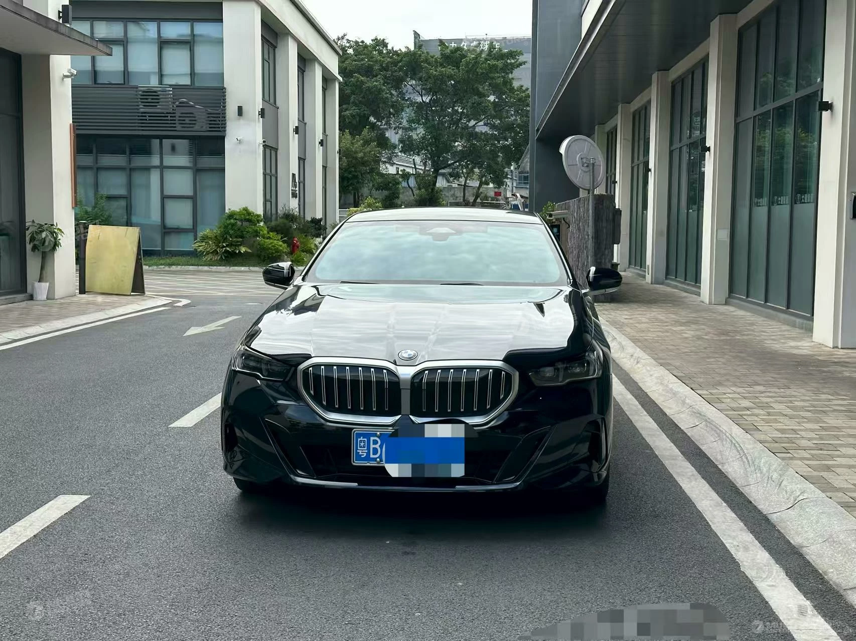 5 Series 530Li leading M sport