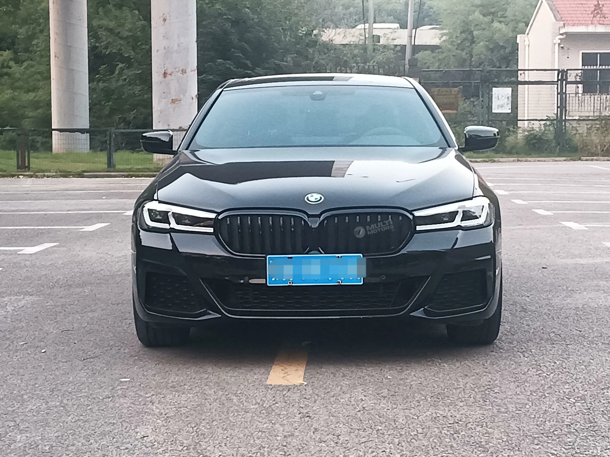  5 Series 530Li leading M sport