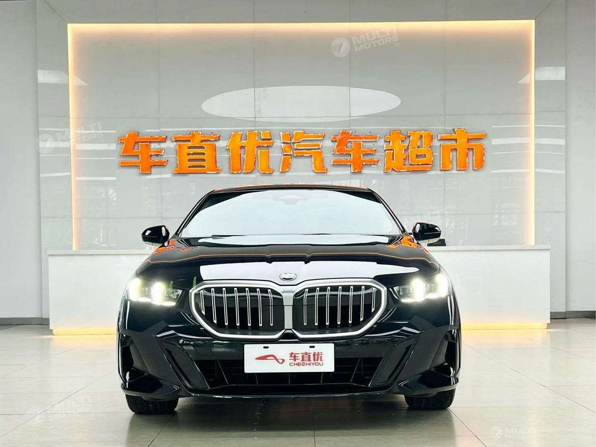  5 Series 530Li leading M sport