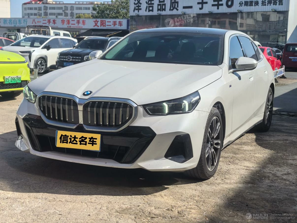  5 Series 530Li leading M sport