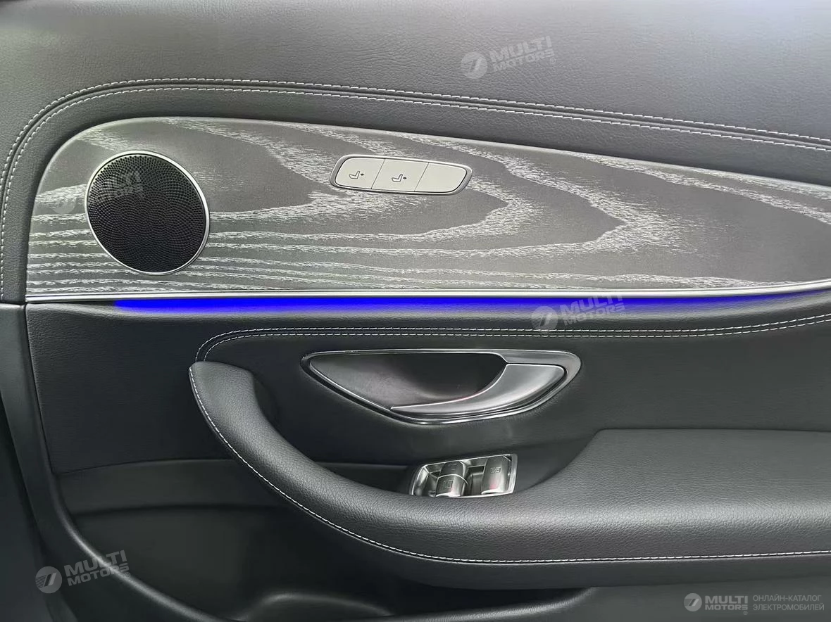 Автомобиль Mercedes-Benz E-class (2023)