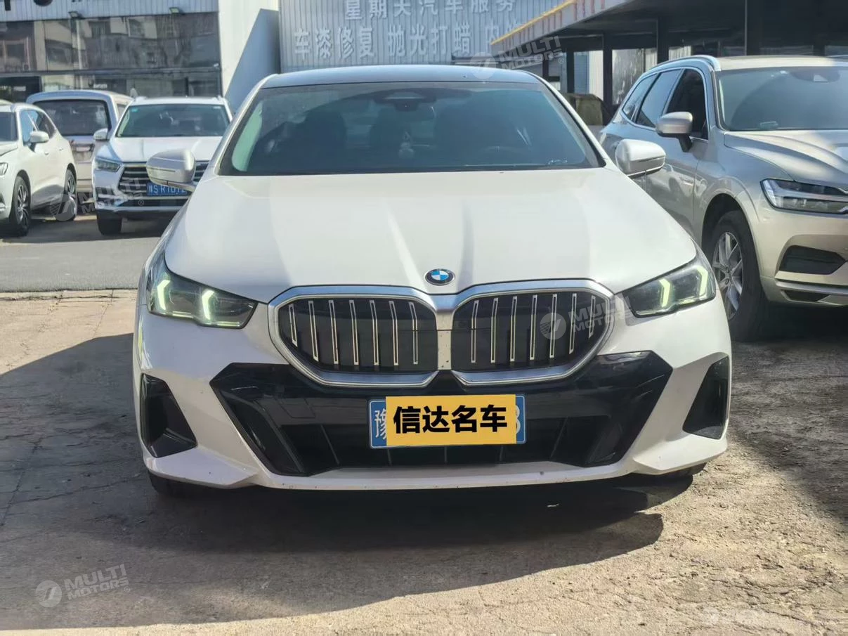  5 Series 530Li leading M sport