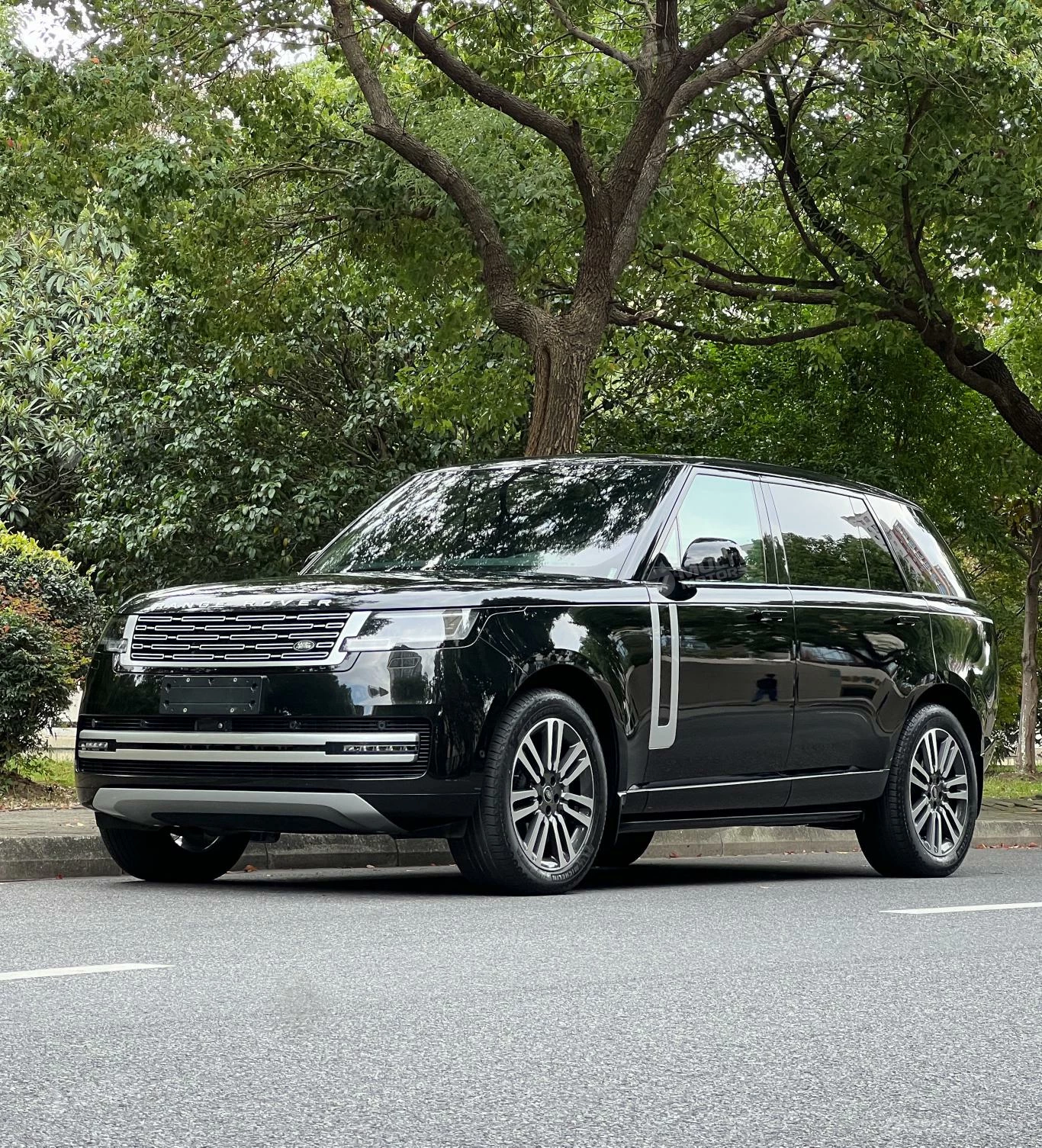 Автомобиль Land Rover Range Rover 3.0 L6 400PS Genesis Extended (2023)