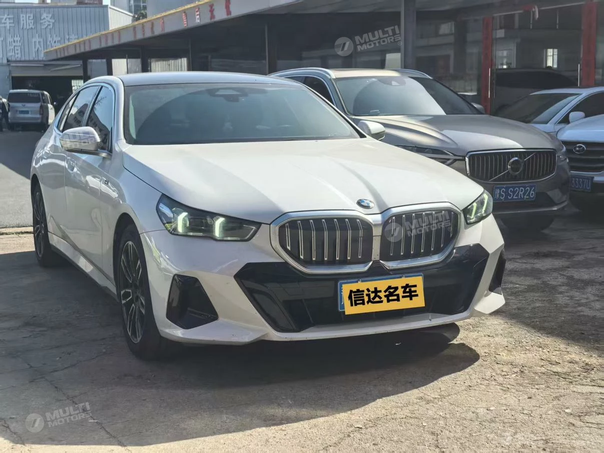  5 Series 530Li leading M sport
