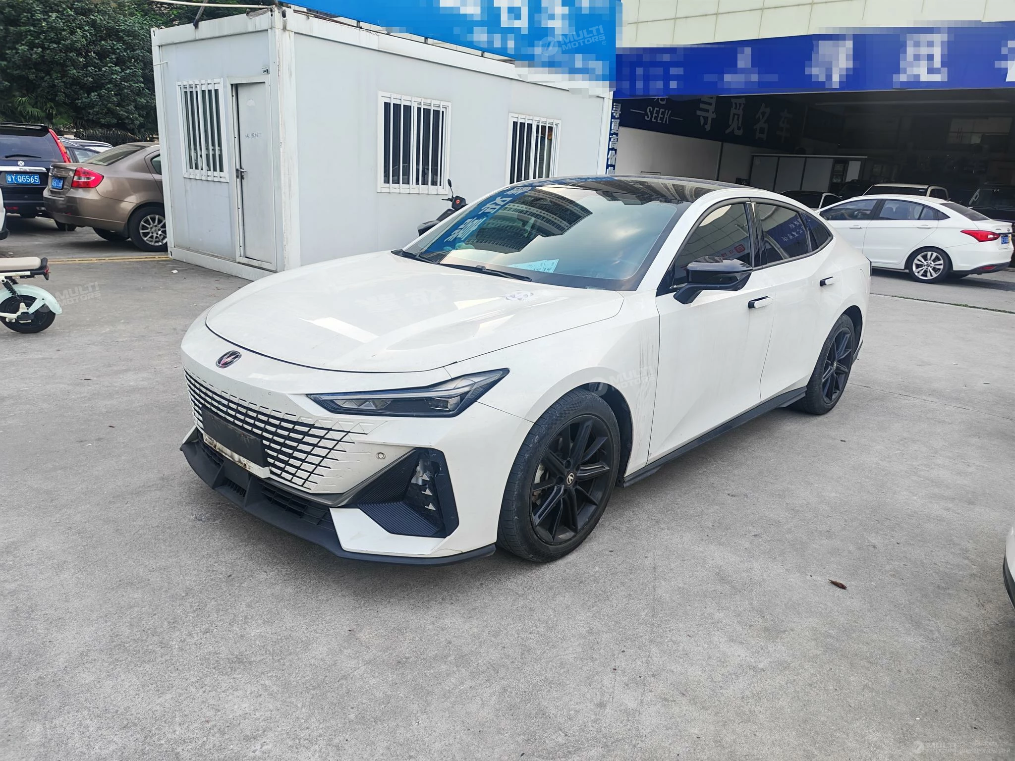 Автомобиль Changan UNI-V 1.5T premium (2023)